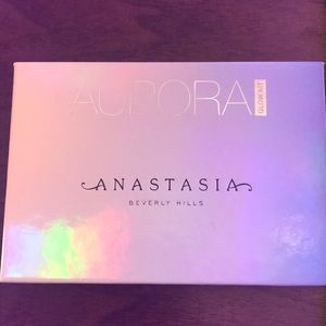 Anastasia Beverly Hills Aurora glow kit